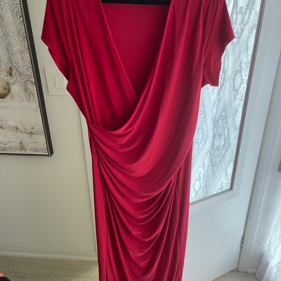 Red bodycon plus size dress - Picture 2 of 3